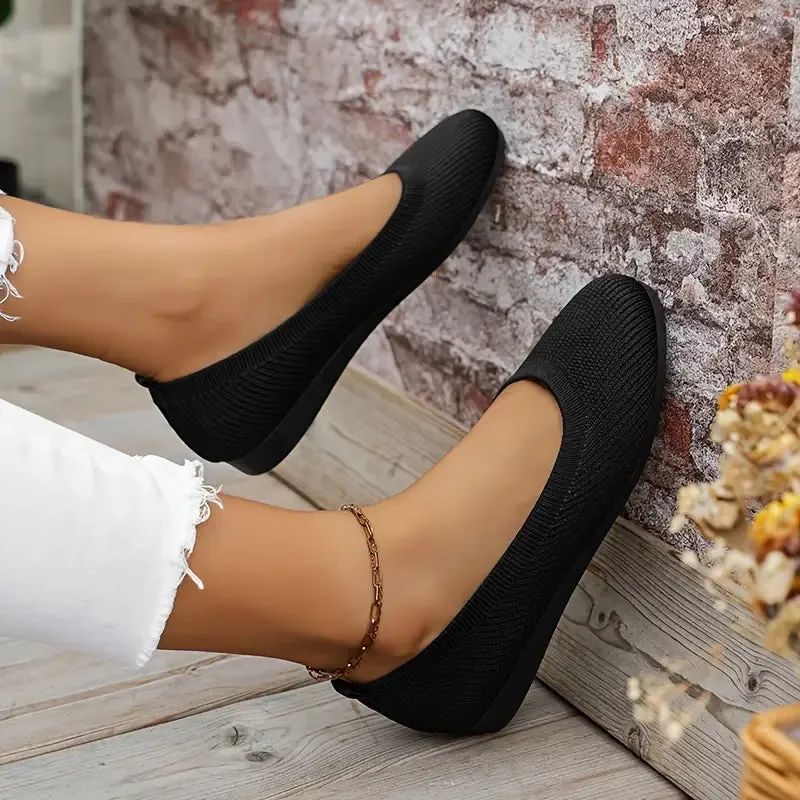 Slim and airy doll shoes