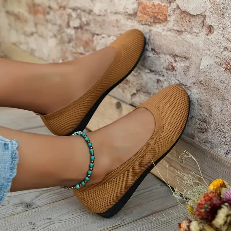 Slim and airy doll shoes